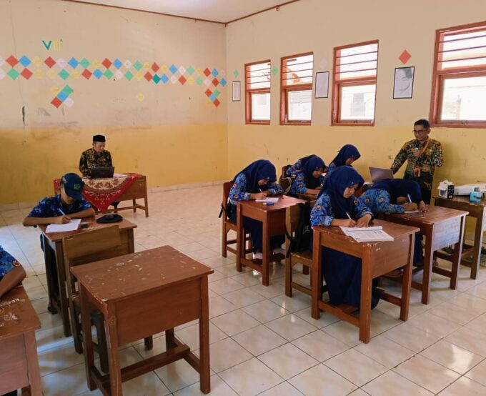 Kepala MTsN 14 Tasikmalaya Laksanakan Supervisi Akademik untuk Tingkatkan Mutu Pembelajaran